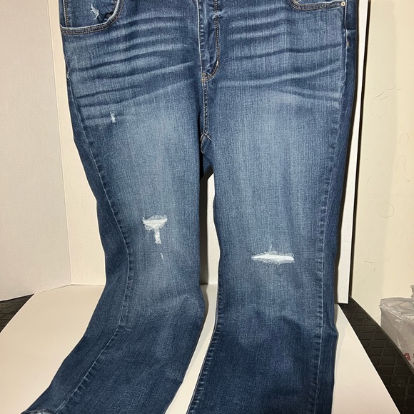 Time And Tru Jeans Women's Blue Plus 20 Straight Leg Denim Ladies Distressed - Picture 2 of 8